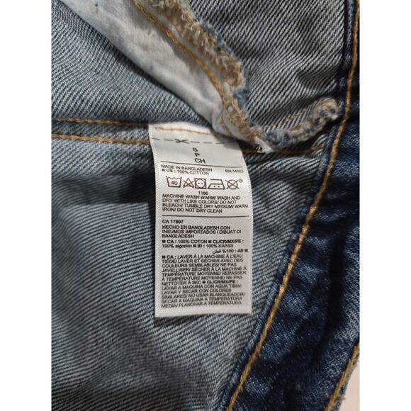 Old Navy Women's blue wash button-down cropped denim jacket - small - Picture 5 of 7